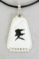 a2615 Inlaid mother of pearl and jet eage pendant in a silver frame